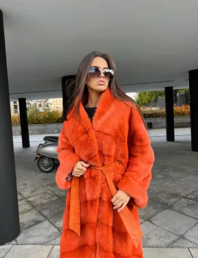 Шуба из меха скандинавской норки в оранжевом оттенке