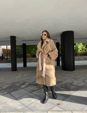 Шуба из меха аукционной норки с английским воротником