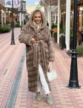 Удлиненная норковая шуба с капюшоном в цвете пастель