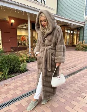 Удлиненная норковая шуба с капюшоном в цвете пастель