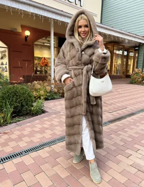 Удлиненная норковая шуба с капюшоном в цвете пастель