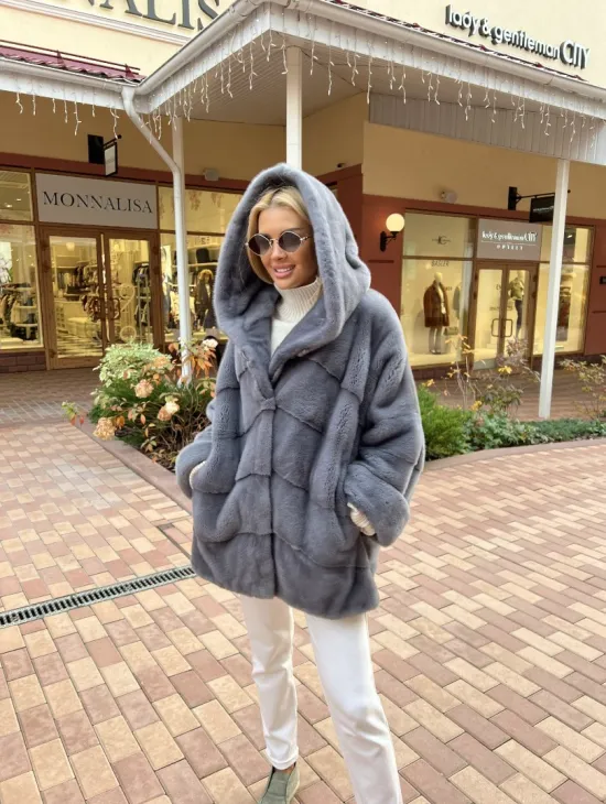 Норковое пончо с капюшоном