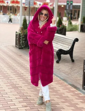 Шуба из скандинавской норки с капюшоном в розовом цвете