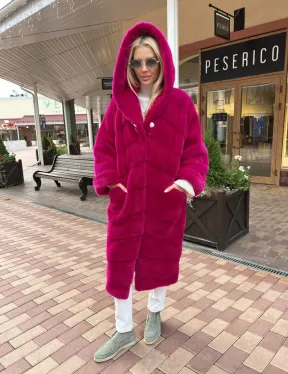 Шуба из скандинавской норки с капюшоном в розовом цвете