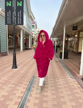 Шуба из скандинавской норки с капюшоном в розовом цвете