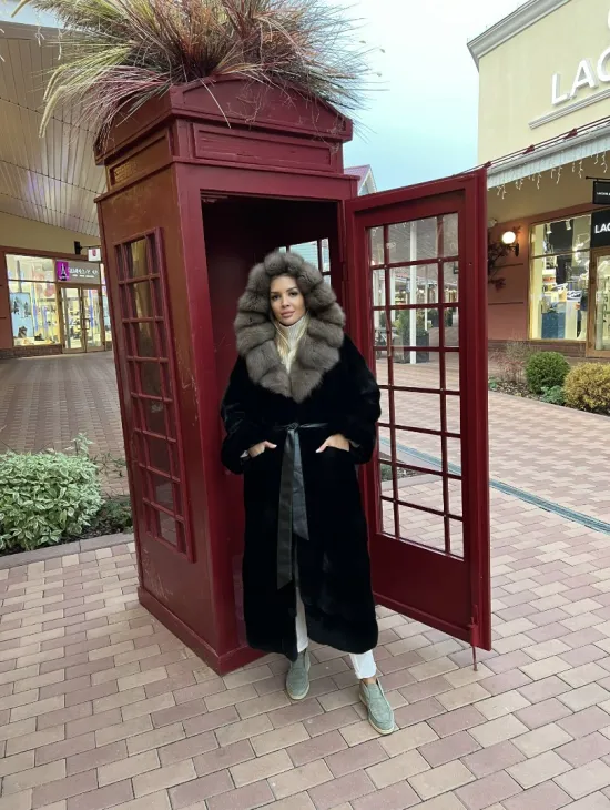 Черная норковая шуба с капюшоном из меха куницы