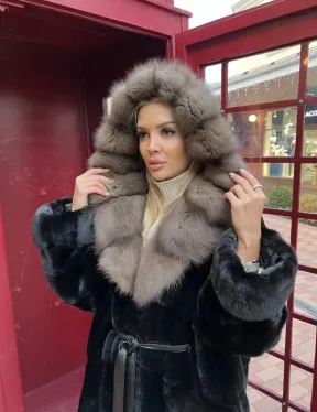 Черная норковая шуба с капюшоном из меха куницы