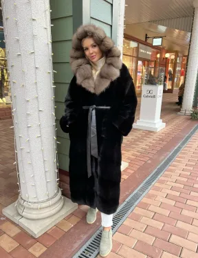 Черная норковая шуба с капюшоном из меха куницы
