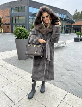 Шуба норковая с капюшоном из меха куницы в цвете графит грей