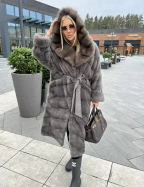 Шуба норковая с капюшоном из меха куницы в цвете графит грей