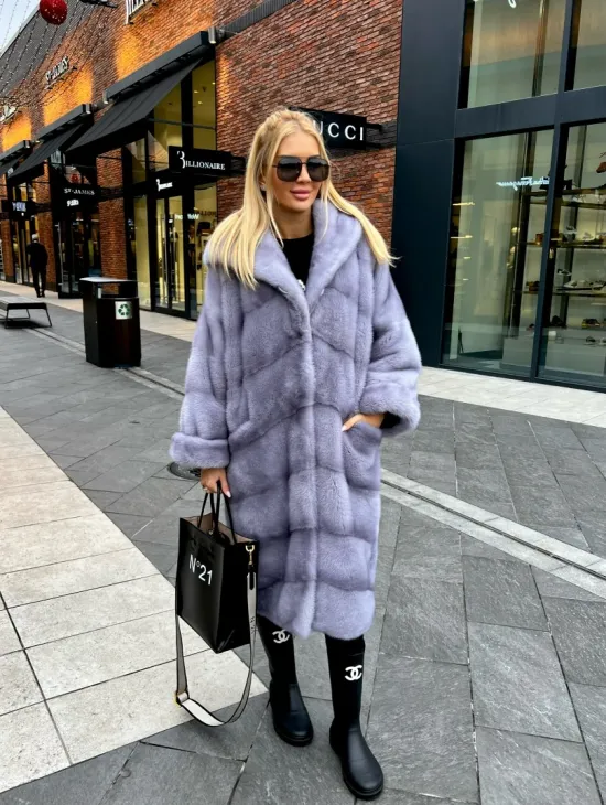 Шикарная норковая шуба с капюшоном - цвет сапфир