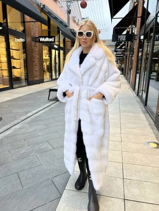 Удлиненная шуба из меха датской норки в цвете паломино