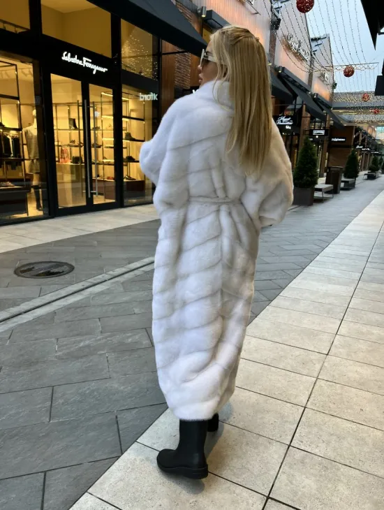 Удлиненная шуба из меха датской норки в цвете паломино