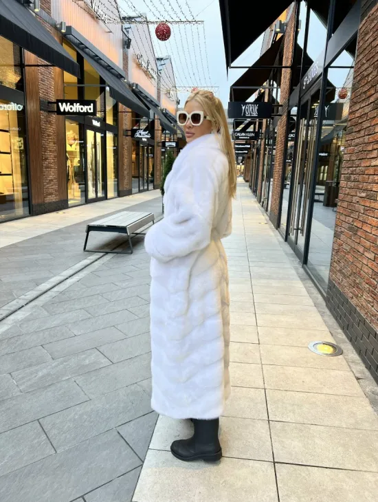 Удлиненная шуба из меха датской норки в цвете паломино