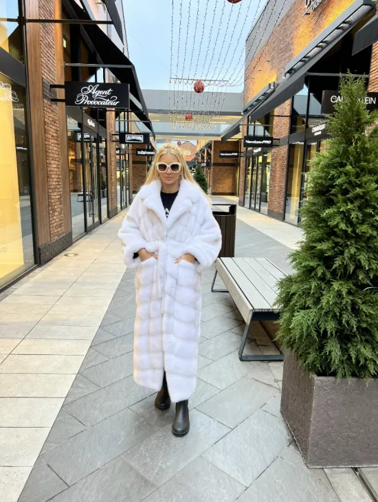 Удлиненная шуба из меха датской норки в цвете паломино