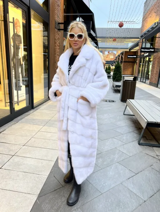 Удлиненная шуба из меха датской норки в цвете паломино