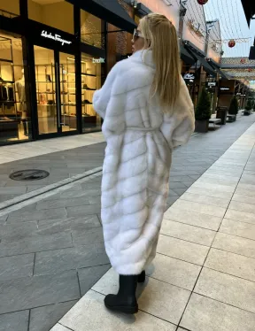 Удлиненная шуба из меха датской норки в цвете паломино