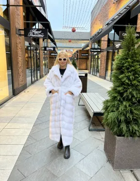 Удлиненная шуба из меха датской норки в цвете паломино