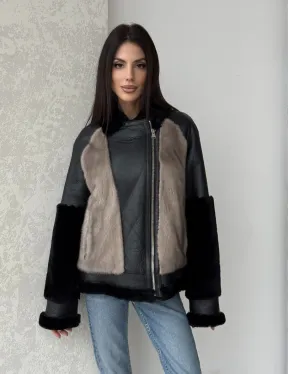 Черная дубленка из овчины с рукавами из меха норки