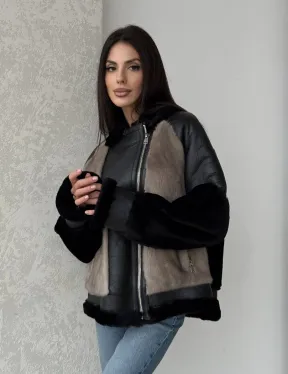 Черная дубленка из овчины с рукавами из меха норки