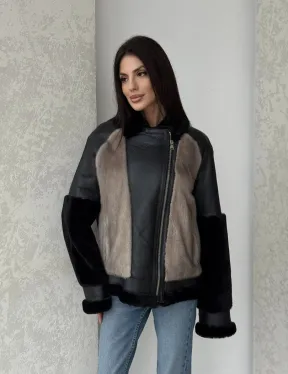 Черная дубленка из овчины с рукавами из меха норки