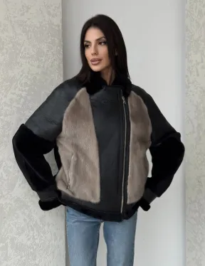 Черная дубленка из овчины с рукавами из меха норки