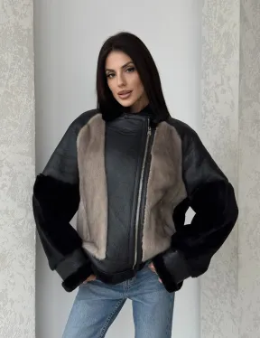 Черная дубленка из овчины с рукавами из меха норки