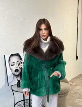 Норковое пончо с капюшоном в цвете изумруд
