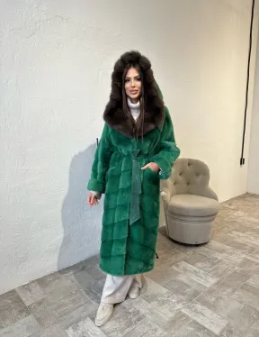 Шуба норковая с капюшоном из меха куницы — цвет изумруд