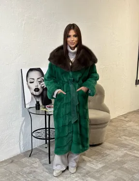 Шуба норковая с капюшоном из меха куницы — цвет изумруд