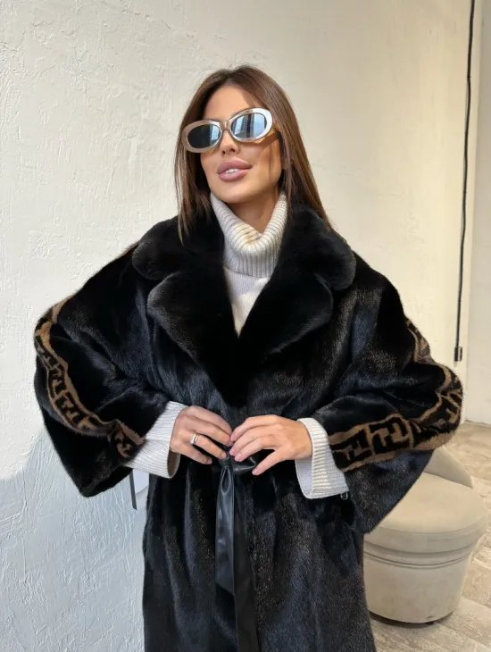 Черная плюшевая норковая шуба с принтом на рукавах