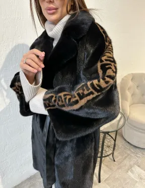 Черная плюшевая норковая шуба с принтом на рукавах