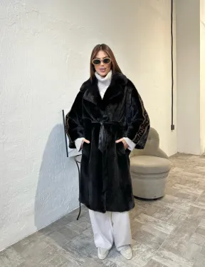 Черная плюшевая норковая шуба с принтом на рукавах