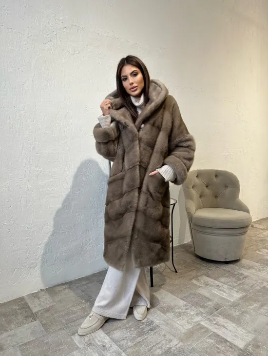 Норковая шуба с капюшоном в цвете пастель