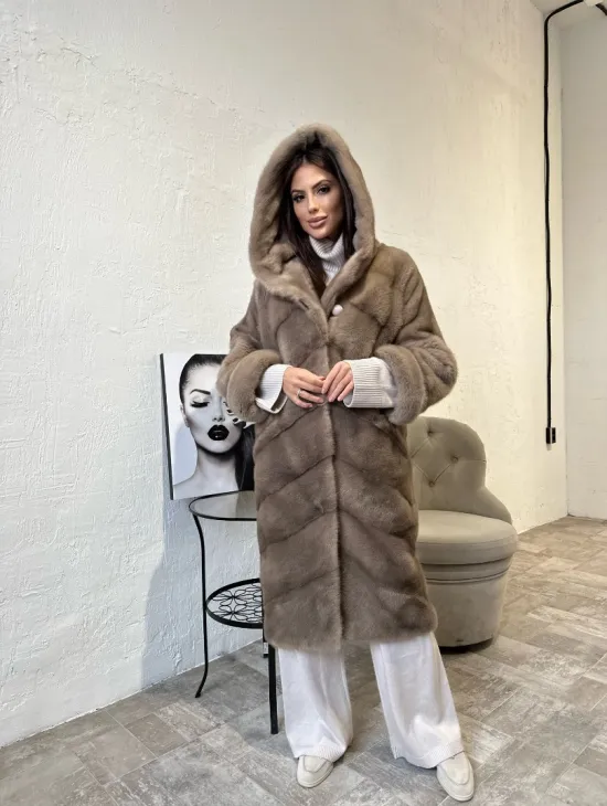 Норковая шуба с капюшоном в цвете пастель
