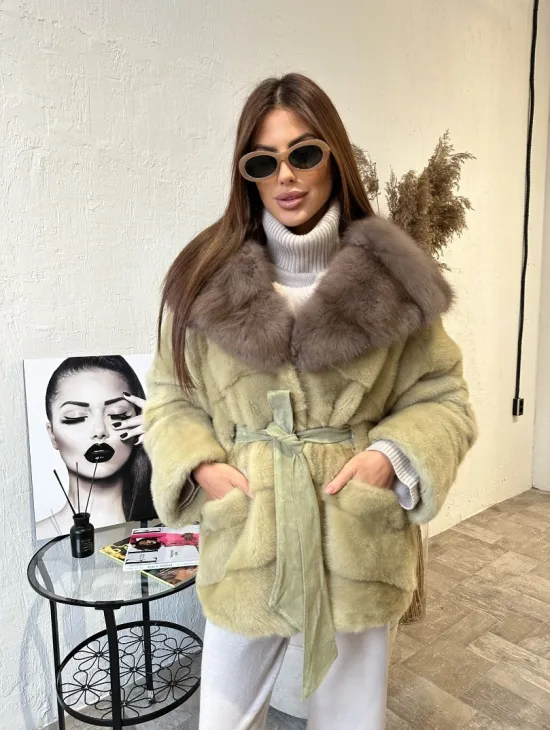 Куртка из меха норки с капюшоном  - цвет фисташка