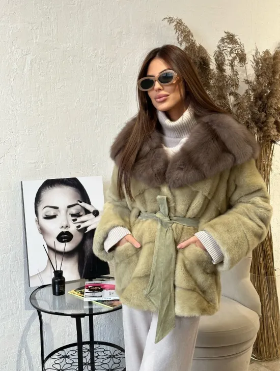 Куртка из меха норки с капюшоном  - цвет фисташка