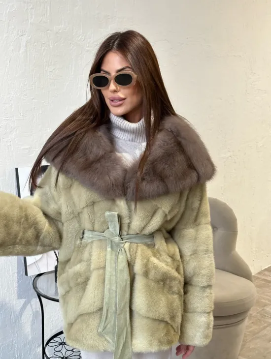 Куртка из меха норки с капюшоном  - цвет фисташка