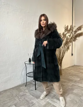 Шуба норковая с капюшоном из меха куницы в цвете малахит