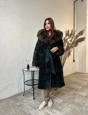 Шуба норковая с капюшоном из меха куницы в цвете малахит