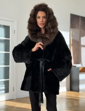 шуба из норки с капюшоном из меха куницы