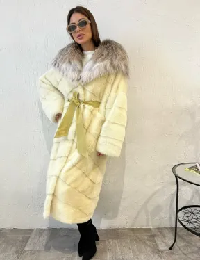 Шуба норковая с капюшоном из меха рыси - бледно-желтый цвет