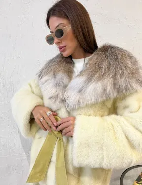 Шуба норковая с капюшоном из меха рыси - бледно-желтый цвет