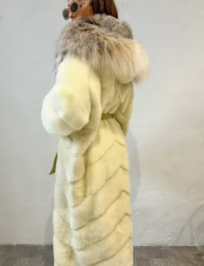 Шуба норковая с капюшоном из меха рыси - бледно-желтый цвет
