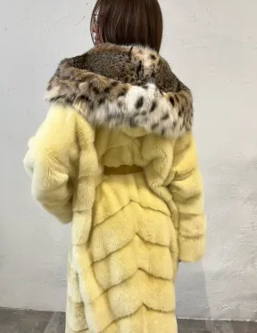 Шуба норковая с капюшоном из меха рыси в лимонном цвете