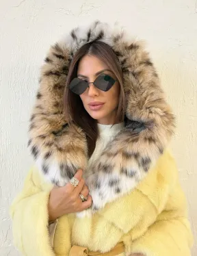 Шуба норковая с капюшоном из меха рыси в лимонном цвете