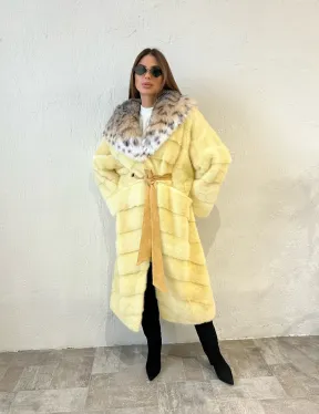 Шуба норковая с капюшоном из меха рыси в лимонном цвете