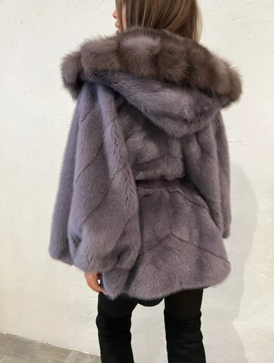 Шуба норковая - пончо с капюшоном куница цвет лаванда