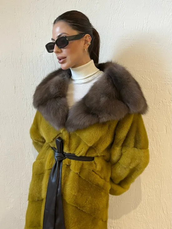 Норковая шуба с капюшоном куница - цвет горчичный
