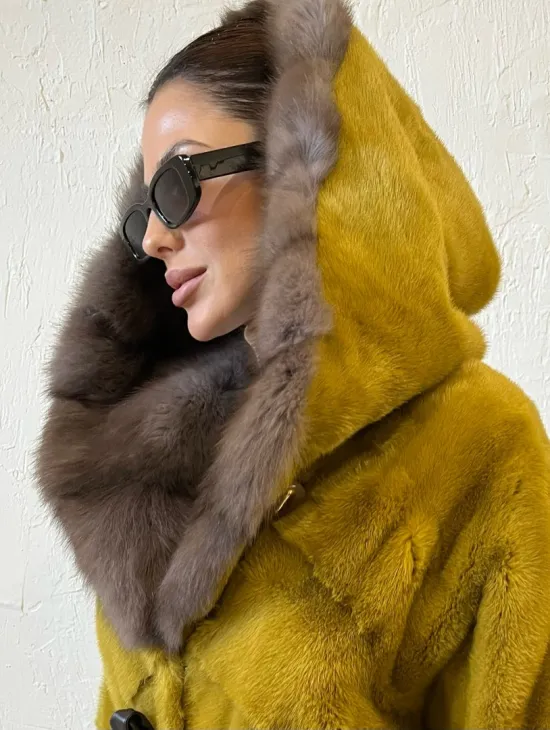 Норковая шуба с капюшоном куница - цвет горчичный
